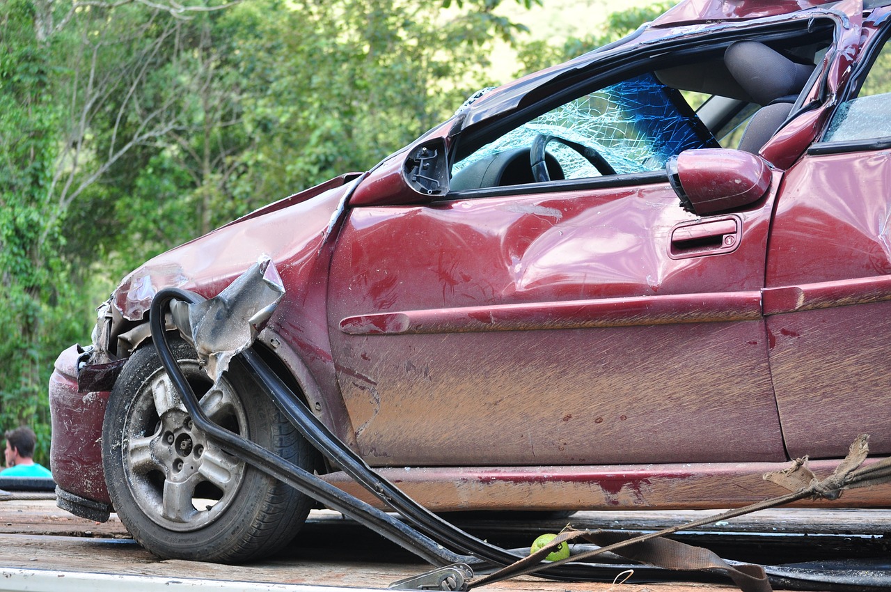 https://pixabay.com/en/crash-car-car-crash-accident-1308575/